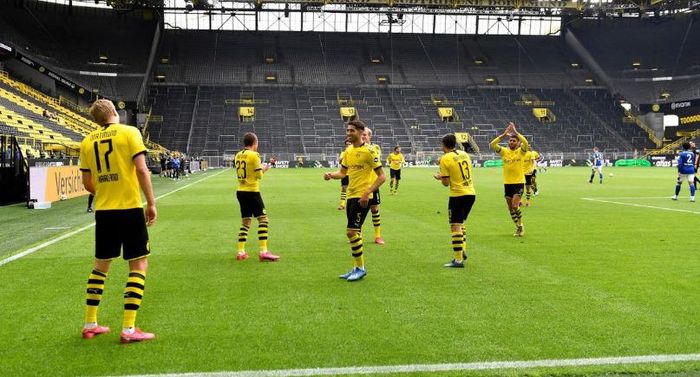 Chia vui từ xa ở những màn ăn mừng bàn thắng. Ảnh: Eurosports