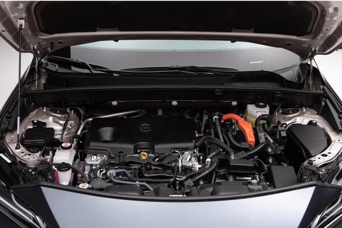  Hệ truyền động Hybrid giúp Toyota Venza mới có hiệu năng vận hành tốt hơn cùng mức tiêu thụ nhiên liệu thấp. 