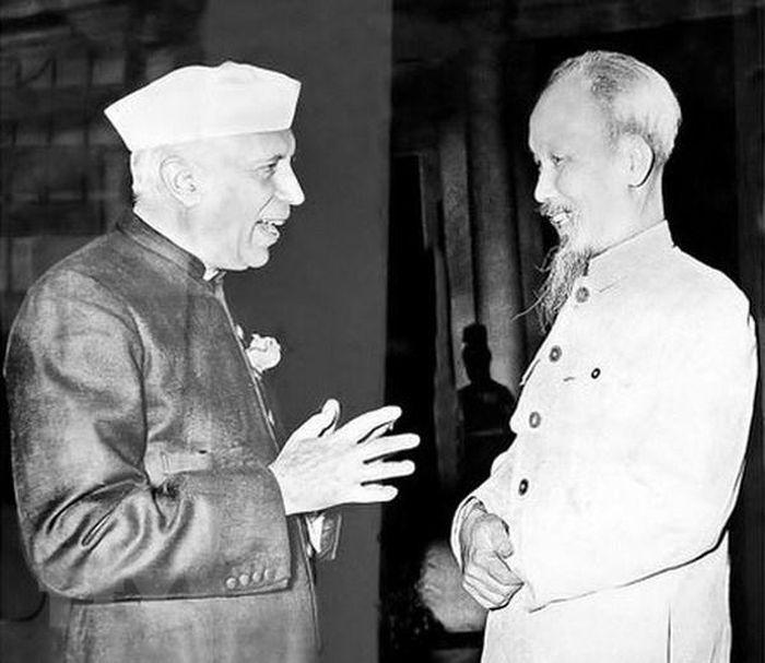  Chủ tịch Hồ Chí Minh và Thủ tướng Ấn Độ Jawaharlal Nehru, hai nhà lãnh đạo đặt nền móng cho quan hệ Việt Nam-Ấn Độ. (Ảnh: TTXVN) 
