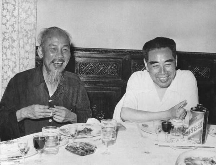  Chủ tịch Hồ Chí Minh tiếp Thủ tướng Trung Quốc Chu Ân Lai thăm Việt Nam, năm 1960. (Ảnh: Tư liệu/TTXVN phát) 