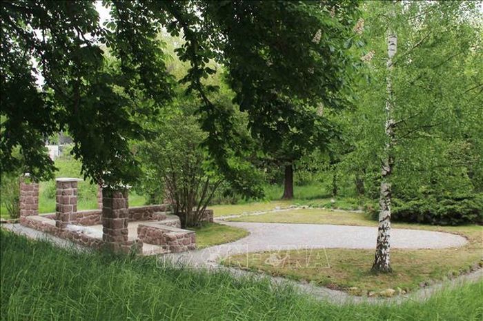 Khu tưởng niệm Chủ tịch Hồ Chí Minh ở Moritzburg. Ảnh: Mạnh Hùng/TTXVN