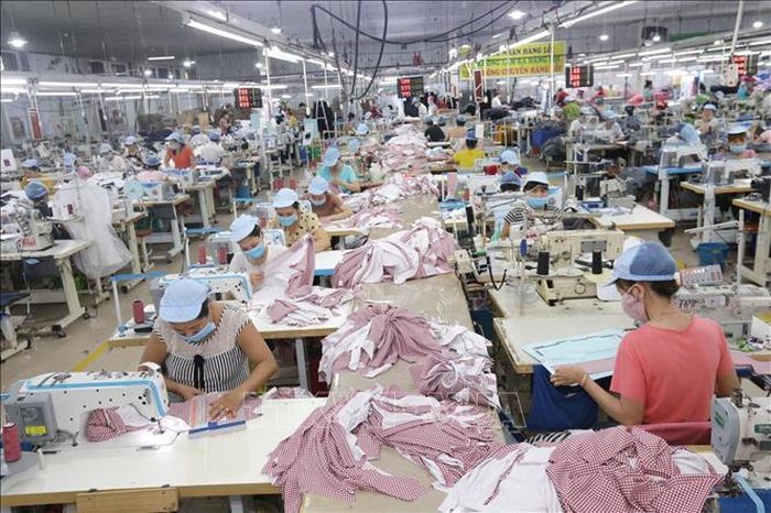 Các dây chuyền dệt may của Công ty Cổ phần dệt may Phú Hòa An tại KCN Phú Bài, tỉnh Thừa Thiên - Huế. Ảnh: Anh Tuấn/TTXVN