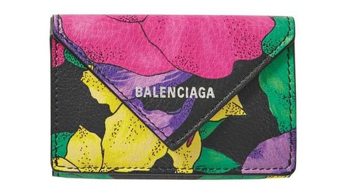 Giá: 10,5 triệu đồng trên balenciaga.com. 