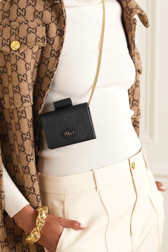 Giá: 16,3 triệu đồng trên gucci.com. 