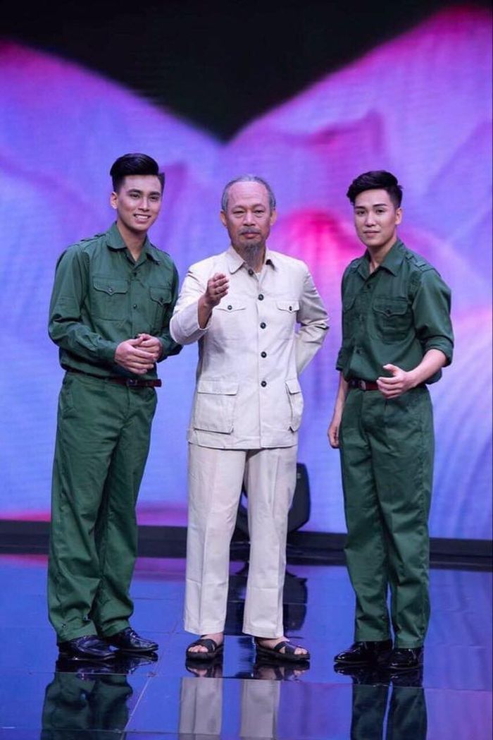 Mới đó đến nay đã hơn 30 năm với hơn 40 tác phẩm từ sân khấu, điện ảnh đến truyền hình với hình tượng Bác Hồ, chưa kể mỗi tác phẩm diễn vài trăm buổi, ông nghĩ mình ảnh hưởng từ Bác điều gì không?