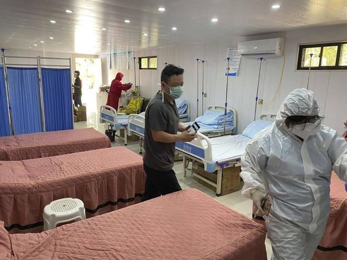 Bệnh viện kiêm nhà thuốc bất hợp pháp tại đặc khu kinh tế Clark. Ảnh: AP.