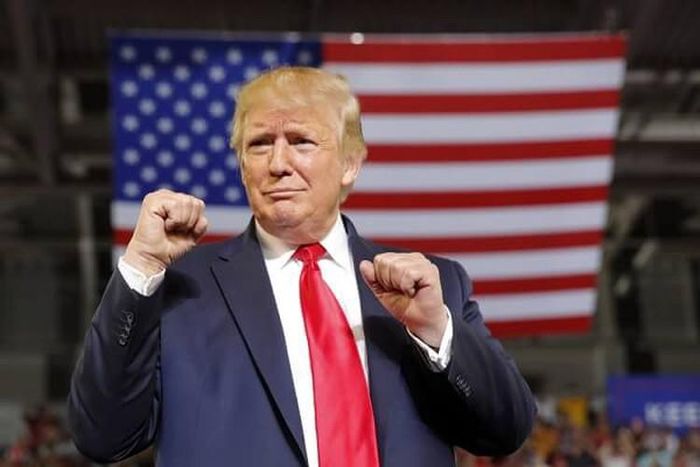  Chính quyền Tổng thống Trump ngày càng gia tăng chỉ trích cách Trung Quốc xử lý ở giai đoạn đầu dịch bùng phát, cáo buộc Bắc Kinh thiếu minh bạch và gọi Tổ chức Y tế Thế giới (WHO) là "con rối của Trung Quốc". 