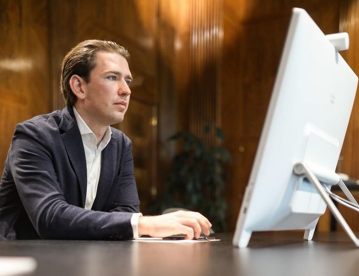  Thủ tướng Áo Sebastian Kurz nói sẽ phản đối việc tài trợ thay vì cho vay. Ảnh: Twitter. 