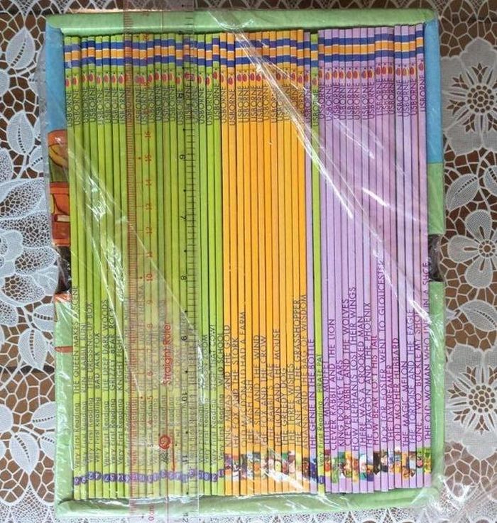 Bộ My first reading của NXB Usborne, sách thật (bên trái) và sách giả (bên phải).