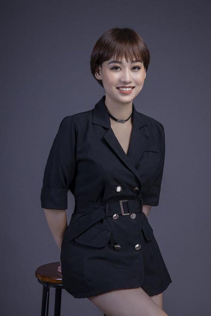 Nhưng điều đó không có nghĩa là điều tiếng sẽ không đeo bám theo bạn, cho đến lúc bạn phải nghe được về nó. Nhiều người phụ nữ sau ly hôn đã không thể vượt qua thị phi và rơi vào tiêu cực. Hoài Anh không có chút e ngại nào hay sao?