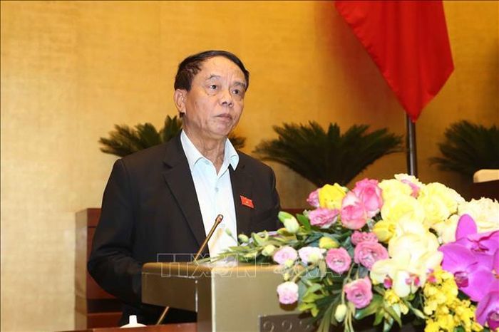 Chủ nhiệm Ủy ban Quốc phòng và An ninh của Quốc hội Võ Trọng Việt trình bày Báo cáo thẩm tra về dự án Luật Biên phòng Việt Nam. Ảnh: Doãn Tấn/TTXVN