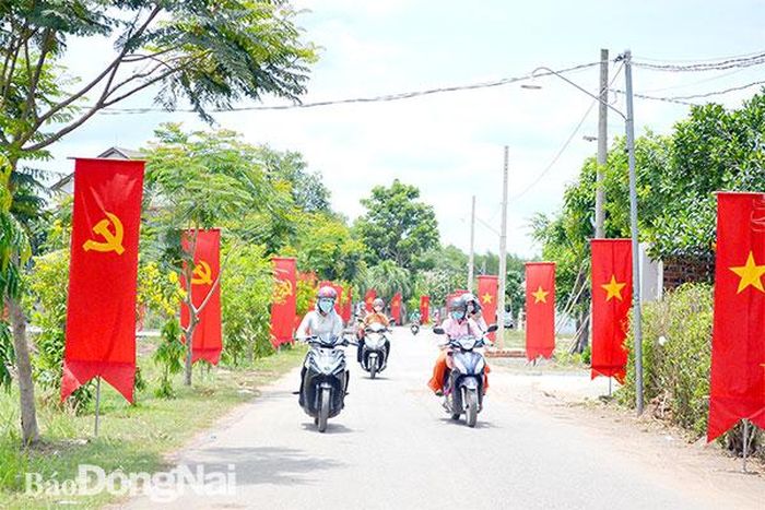 Một tuyến đường xanh - sạch - đẹp ở xã Đồi 61. Ảnh: P.Hằng
