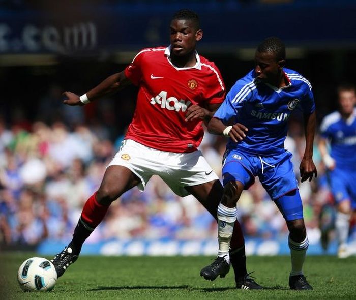  Wenger tiết lộ khi Paul Pogba muốn rời MU vào năm 2012, Arsenal đã tiếp cận cầu thủ nhưng rồi lại để hụt vào tay Juventus. “Thương vụ Pogba xảy ra quá nhanh. Chúng tôi đã tiếp cận cậu ta và cố gắng đưa Pogba về Arsenal, nhưng cậu ấy liền ký hợp đồng với Juventus”, Wenger nhớ lại vào năm 2014. 