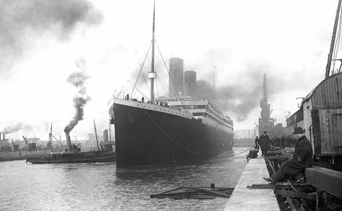 Tàu Titanic ở cảng Southampton trước khi khởi hành.