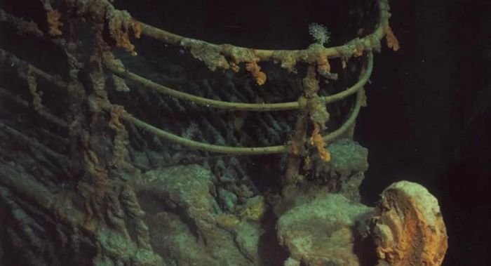 Tàu Titanic dưới đáy đại dương.