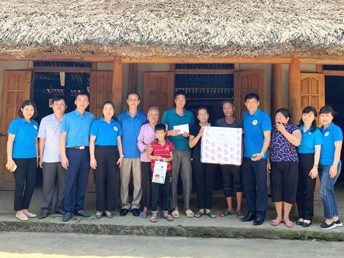 2h chiều, cảm giác đói tan biến khi trao tận tay món quà tình nghĩa cho người lao động