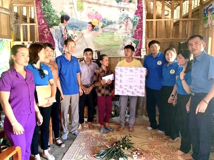 Anh Vàng Văn Tuấn - Đội 1, Công ty Lâm nghiệp Ngòi Sảo rất xúc động trước sự quan tâm chăm sóc chu đáo của tổ chức công đoàn