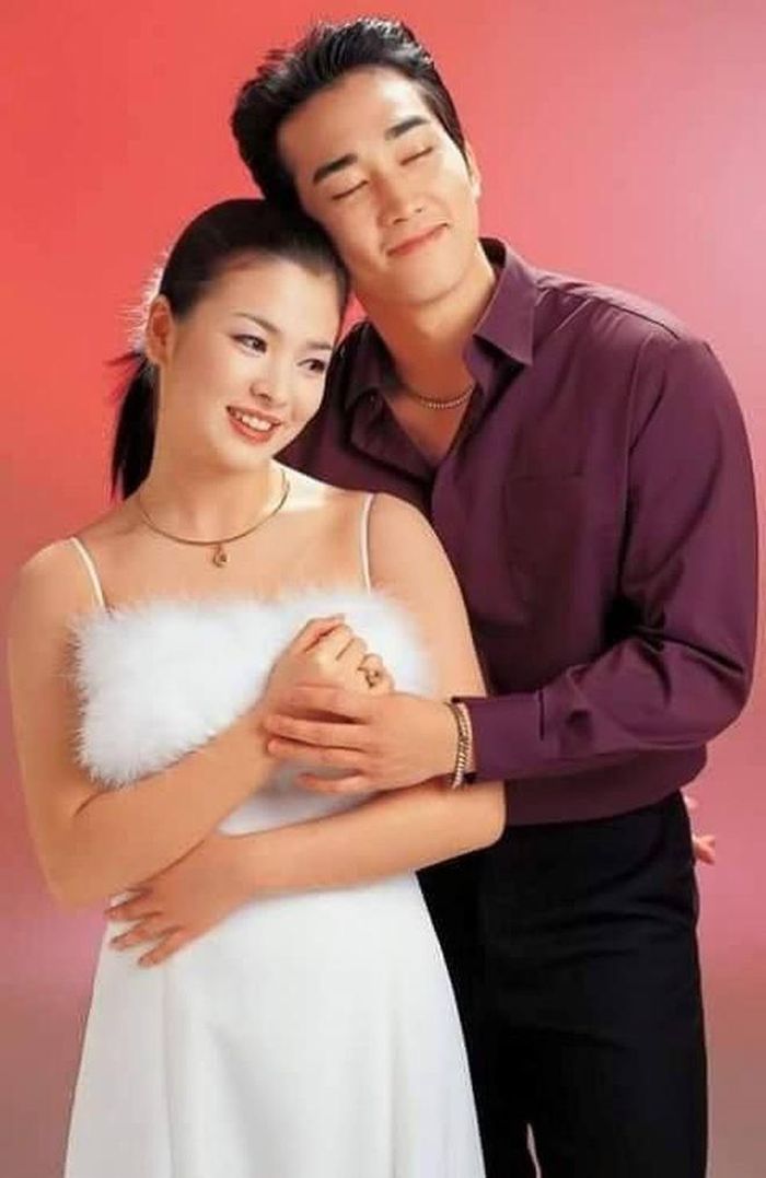 Nói về Trái tim mùa thu - bộ phim góp phần đưa tên tuổi điện ảnh xứ Hàn ra quốc tế, cặp nghệ sĩ đều dành những lời lẽ đầy tình cảm. Song Seung Hun cũng từng tâm sự, trong số bạn diễn đóng cặp cùng anh, Song Hye Kyo và Kim Tae Hee gần với mẫu phụ nữ anh thích nhất vì có nét ngây thơ, đáng yêu.