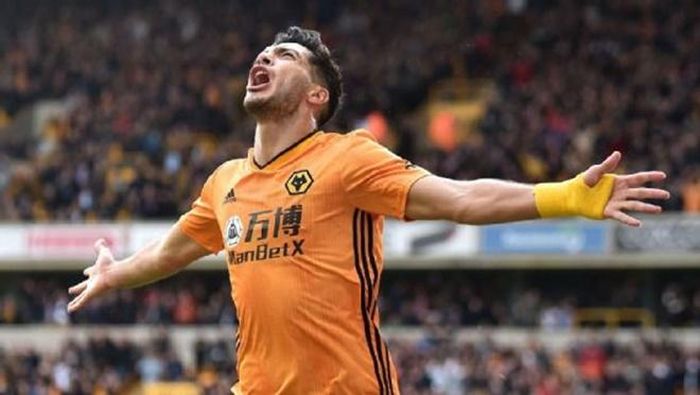 11 CLB trong đó có MU và Juventus đang theo đuổi Raul Jimenez