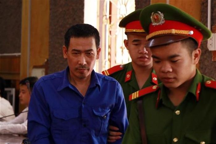 Bị cáo Đặng Hữu Thủy (nguyên Phó Hiệu trưởng Trường Trung học Phổ thông Tô Hiệu) bị đề nghị mức án 6-7 năm tù về tội "Lợi dụng chức vụ, quyền hạn trong thi hành công vụ".