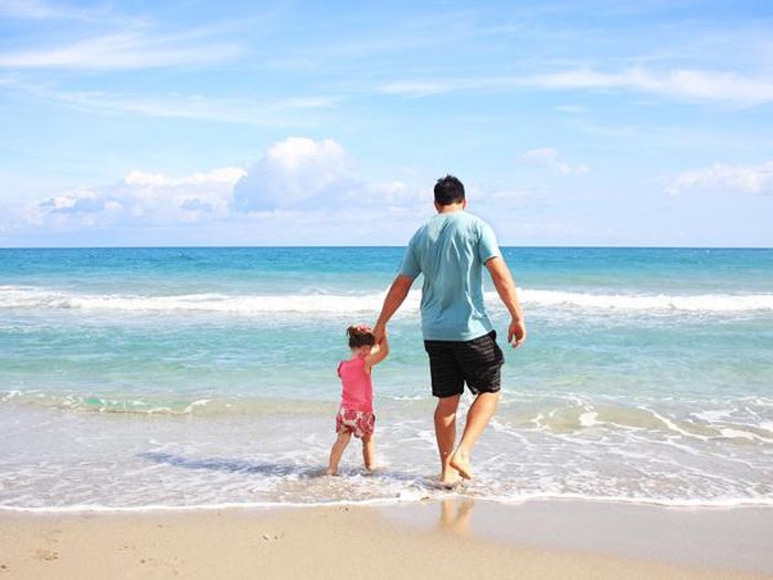 Tìm người trông coi lũ trẻ khi bạn vắng mặt