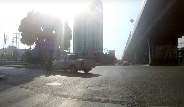 Kết cục may mắn của người đàn ông vi phạm luật giao thông