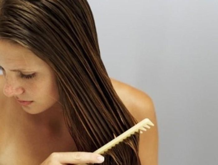  Chải đầu khi tóc ướt là thói quen xấu gây tổn thương tóc mà nhiều người thường mắc phải 