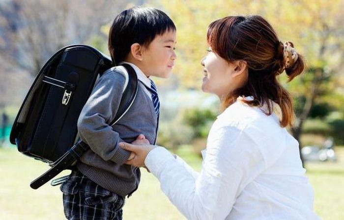 Cuốn sách sẽ khiến bạn muốn chạy ngay về nhà, ôm lấy mẹ thật chặt và biết yêu thương mẹ nhiều hơn mỗi ngày. Ảnh: Eva.
