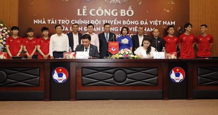 Lễ công bố nhà tài trợ mới của các đội tuyển Việt Nam sáng 25/5.Ảnh: VFF