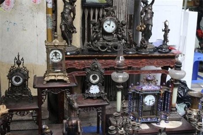  Đồng hồ cổ các loại. 