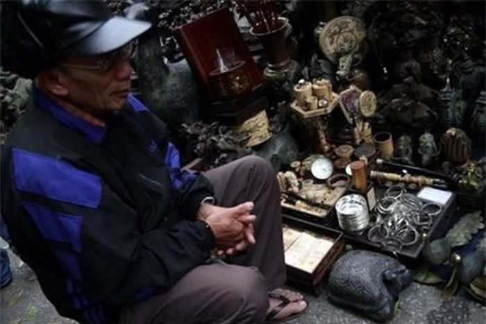  Những ngày này không quá lạnh nhưng cũng đủ để người bán co ro. 