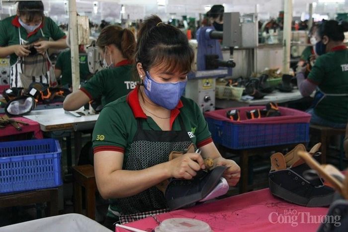 Nhiều doanh nghiệp dệt may, da giày đã có sự chuẩn bị sẵn sàng chờ đợi EVFTA có hiệu lực