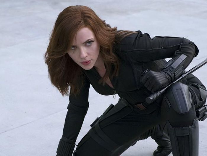  Năm 2010, Scarlett Johansson đã vượt qua hàng loạt tên tuổi đình đám như Emily Blunt, Natalie Portman, Jessica Alba, Angelina Jolie để giành vai Black Widow - Góa phụ đen trong bom tấn "Iron Man 2" 