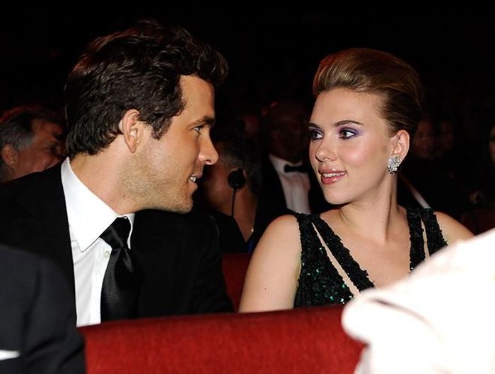  Năm 23 tuổi, Scarlett Johansson kết hôn với Ryan Reynolds và rồi nhanh chóng đổ vỡ sau 3 năm mặn nồng 