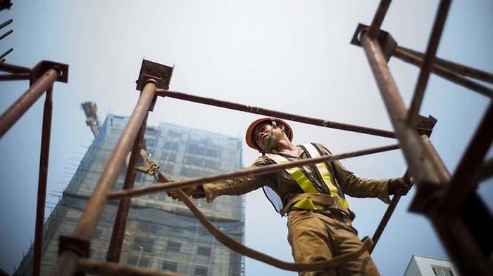 Tối ưu hóa đầu tư công là một trong những giải pháp kích thích tài khóa. Ảnh: ILO