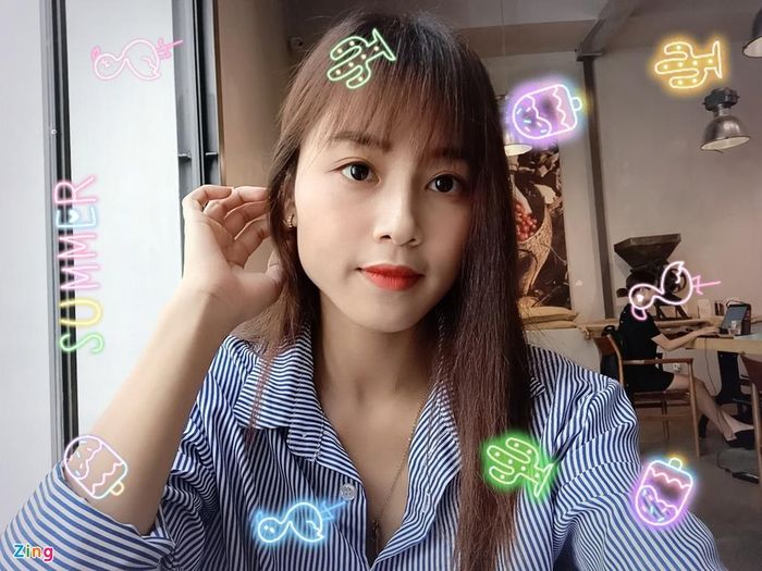  Ngoài ra, Reno3 Pro còn có nhiều sticker dễ thương đi kèm. Điều này giúp người dùng không cần mất thời gian dùng đến những ứng dụng bên thứ 3. 