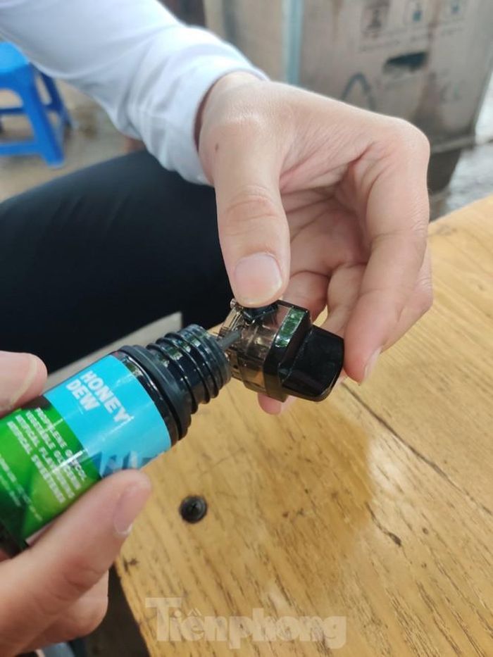 Sử dụng thuốc lá điện tử cũng có nguy cơ gây nghiện nicotin, dẫn đến các bạn trẻ sẽ dùng thuốc lá điện tử trong thời gian dài không dứt ra được...