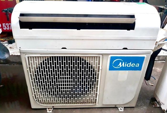  Điều hòa cũ tiềm ẩn nhiều rủi ro sẽ tiêu tốn nhiều tiền để sửa chữa, thậm chí bị lừa mua hàng kém chất lượng. Ảnh: Thanh Thương. 