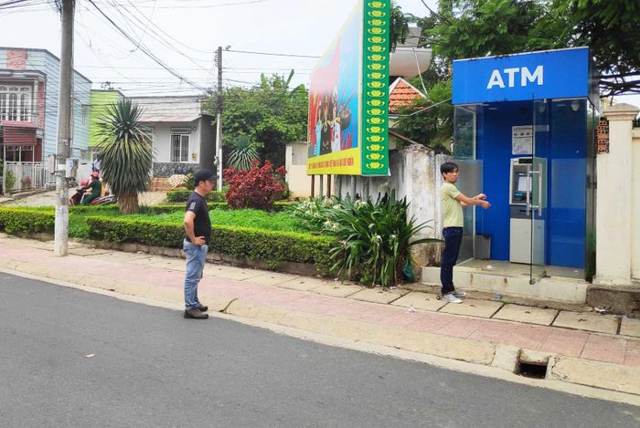 Phú đã rút tiền của anh Thành tại cây ATM này.