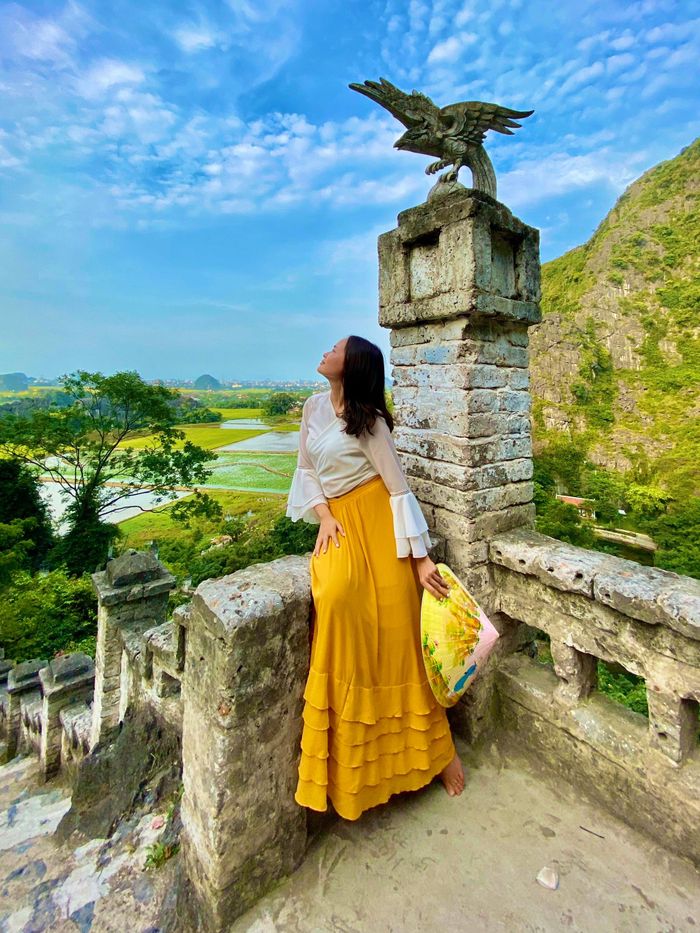 Đây là cách nhiều người lựa chọn khi thấy trọn vẹn hai danh thắng là Hang Múa và Tam Cốc Bích Động.