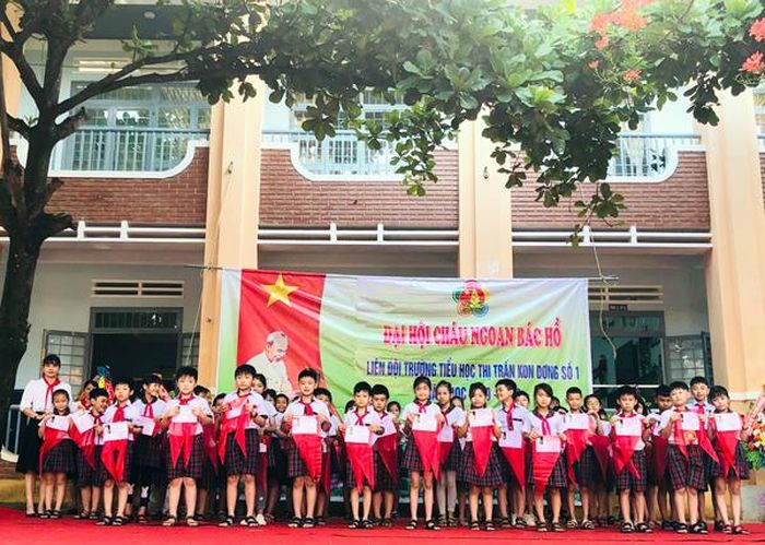 Đại hội cháu ngoan Bác Hồ của Liên đội Trường Tiểu học thị trấn Kon Dơng số 1 vừa tổ chức thành công sáng 25-5. Ảnh: T.B