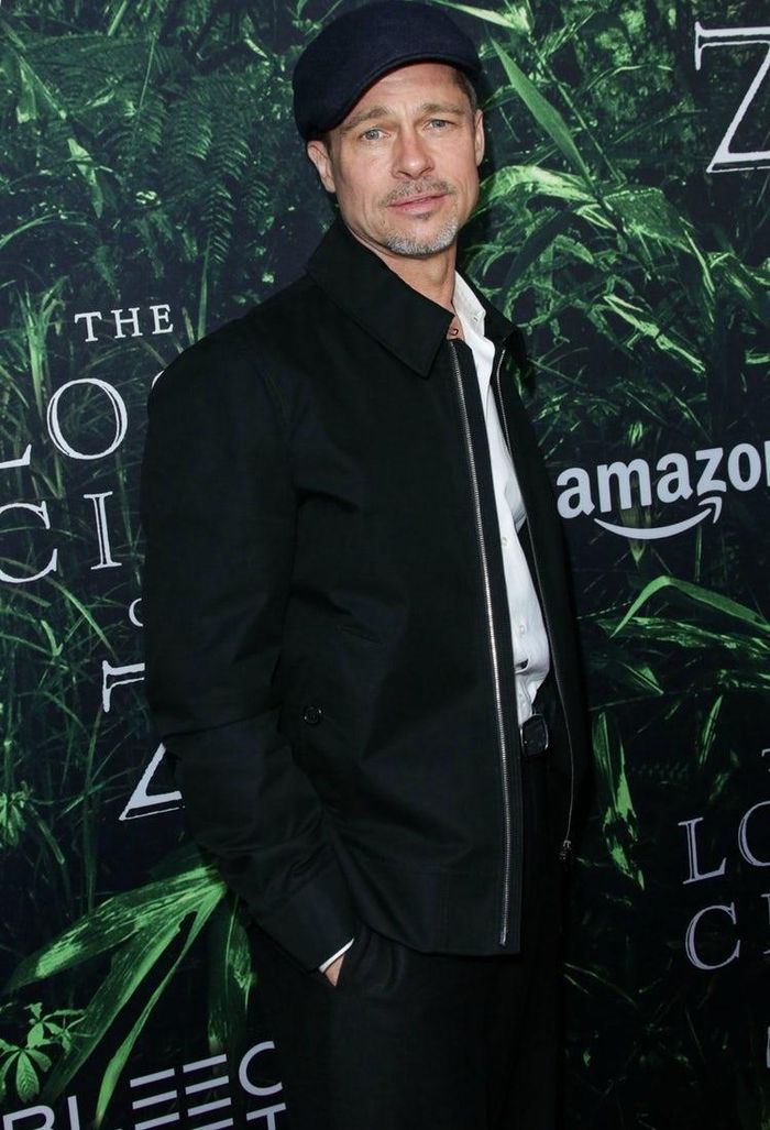  Để giải quyết vấn đề tâm lý, Brad Pitt đã đến xưởng điêu khắc nghệ thuật của một người bạn ở Frogtown, Los Angeles và dần tìm lại chính mình. Anh bỏ rượu, chỉ uống matcha và nước trái cây việt quất để cải thiện sức khỏe. 