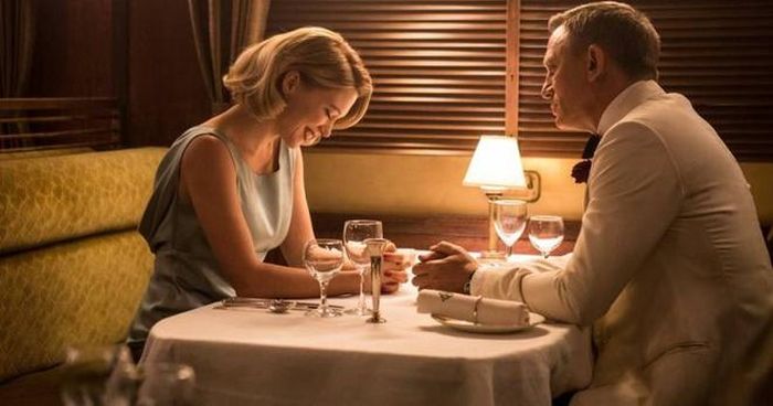 Madeleine Swann của Leá Seydoux đóng vai trò quan trọng xuyên suốt Spectre (2015), và sẽ quay trở lại trong No Time to Die (2020).