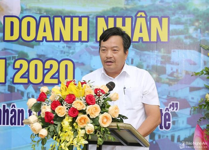 Ông Trần Anh Sơn - Chủ tịch Hội Doanh nghiệp tiêu biểu tỉnh Nghệ An phát biểu tại cuộc gặp mặt. Ảnh: Lâm Tùng