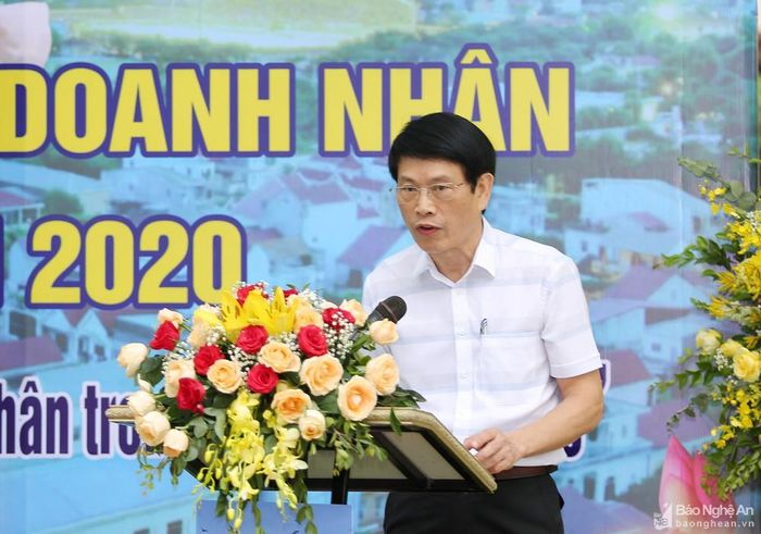 Ông Trần Văn Sơn - Phó Chủ tịch UBND thành phố Vinh phát biểu tại diễn đàn. Ảnh: Lâm Tùng