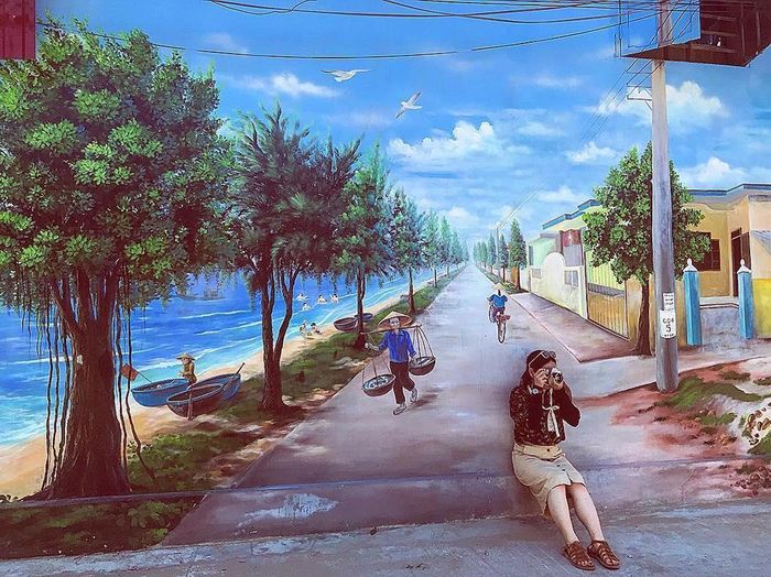 Những chiếc thuyền đánh cá, những câu chuyện đậm tính nhân văn về ân tình giữa người dân biển Cảnh Dương và cả những cảnh vật đầy sống động giữa biển khơi trên những bức tranh tường.