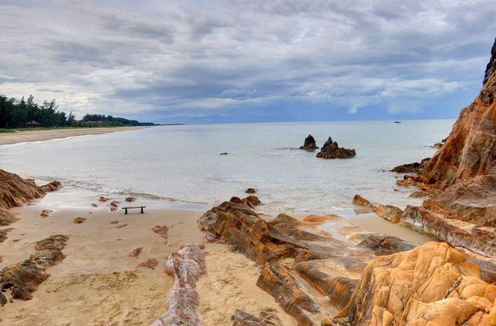 Bãi đá nhảy giống như một bức tranh thiên nhiên độc đáo với muôn vàn núi đá hình thù kỳ thú
