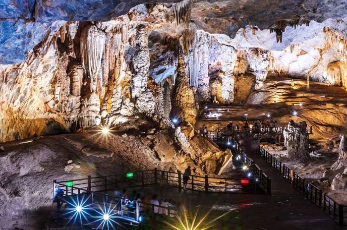 Động Thiên đường được Hiệp hội hang động Hoàng gia Anh đánh giá là hang động khô dài nhất Châu Á