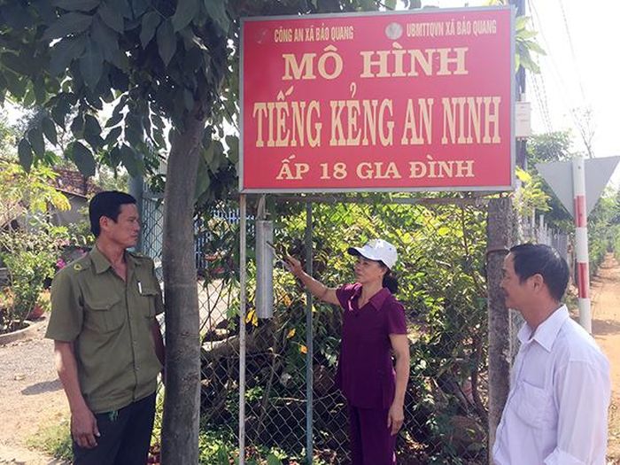 Người dân xã Bảo Quang thực tập đánh kẻng báo động