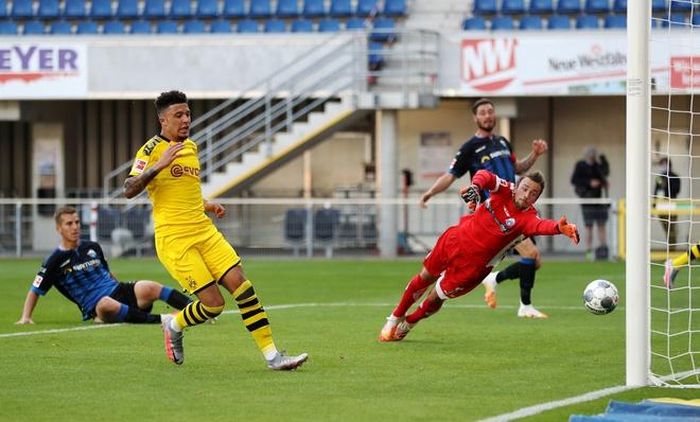  Hàng công Dortmund thăng hoa sau hiệp đấu đầu tiên gây thất vọng. Ảnh: Reuters. 